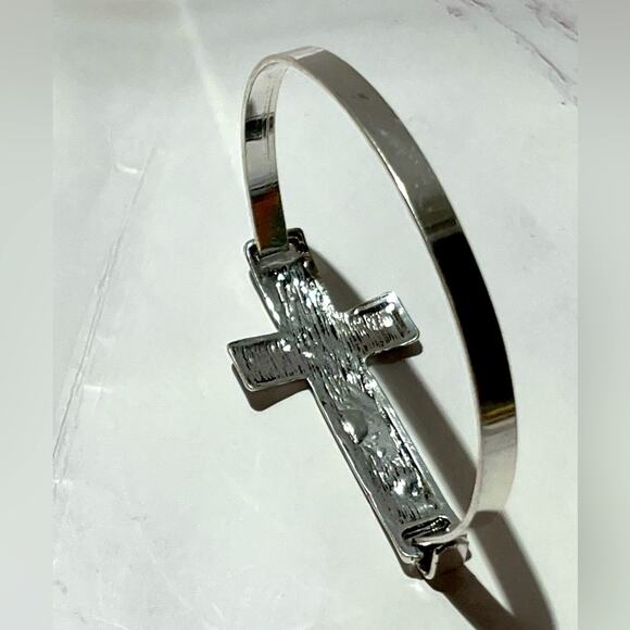 Silver tone cross bracelets - Picture 4 of 5
